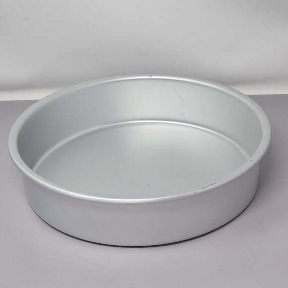 Wilton‎ Round Aluminum Cake Pan Set of 3 – Baking Pans for Layered Cakes - Picture 3 of 9